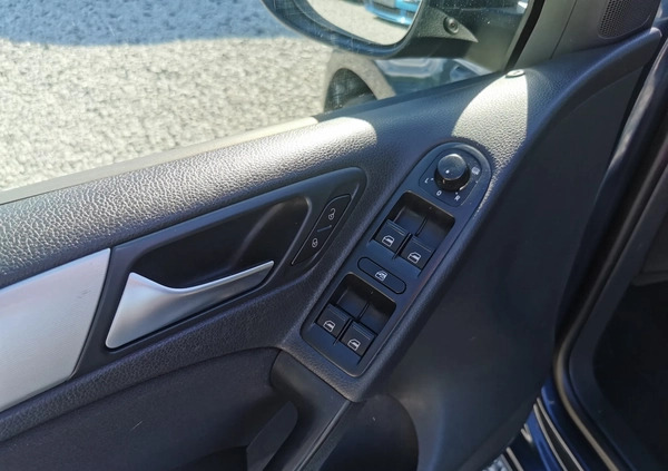 Volkswagen Golf cena 21900 przebieg: 192525, rok produkcji 2010 z Połczyn-Zdrój małe 497